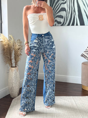 Flowers embroidered    jeans