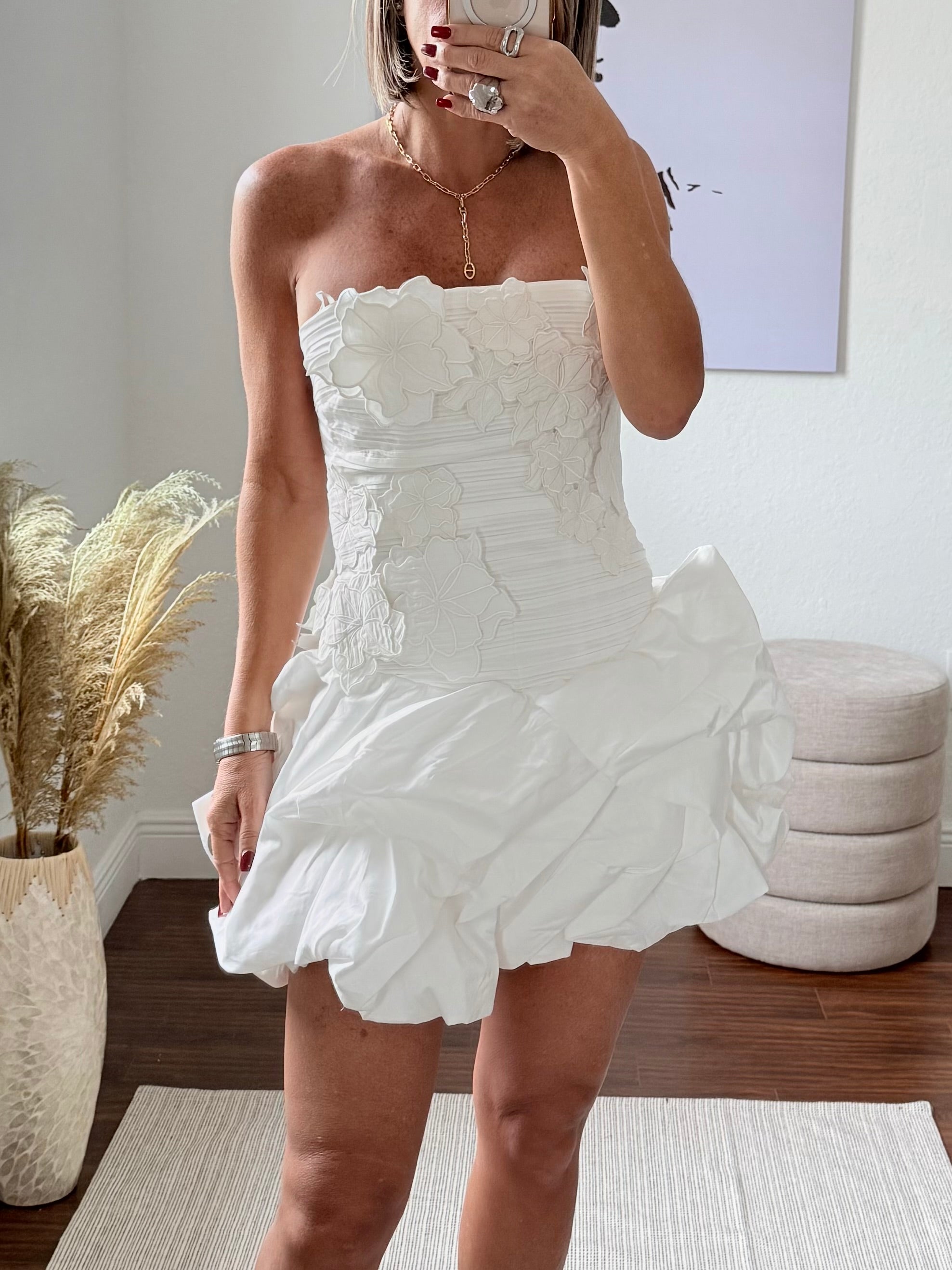 White Balloon Floral Mini – New Year Glow