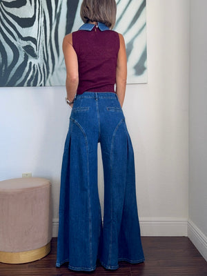 Sleeveless Sweater Top with Denim Neckline – Chic & Elegant