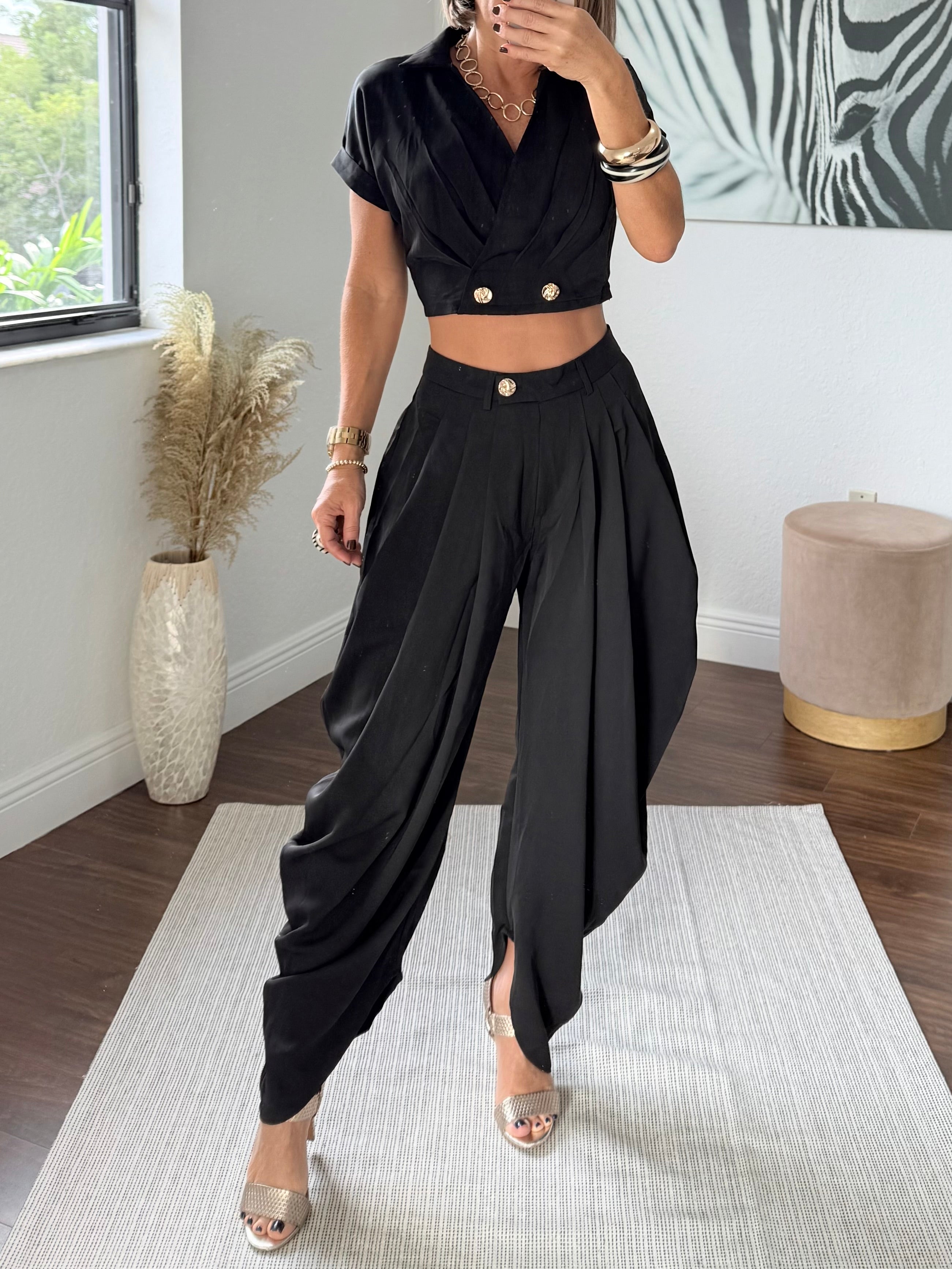 Black  Wide-Leg Jogger Pants with Modern Pleats and top set