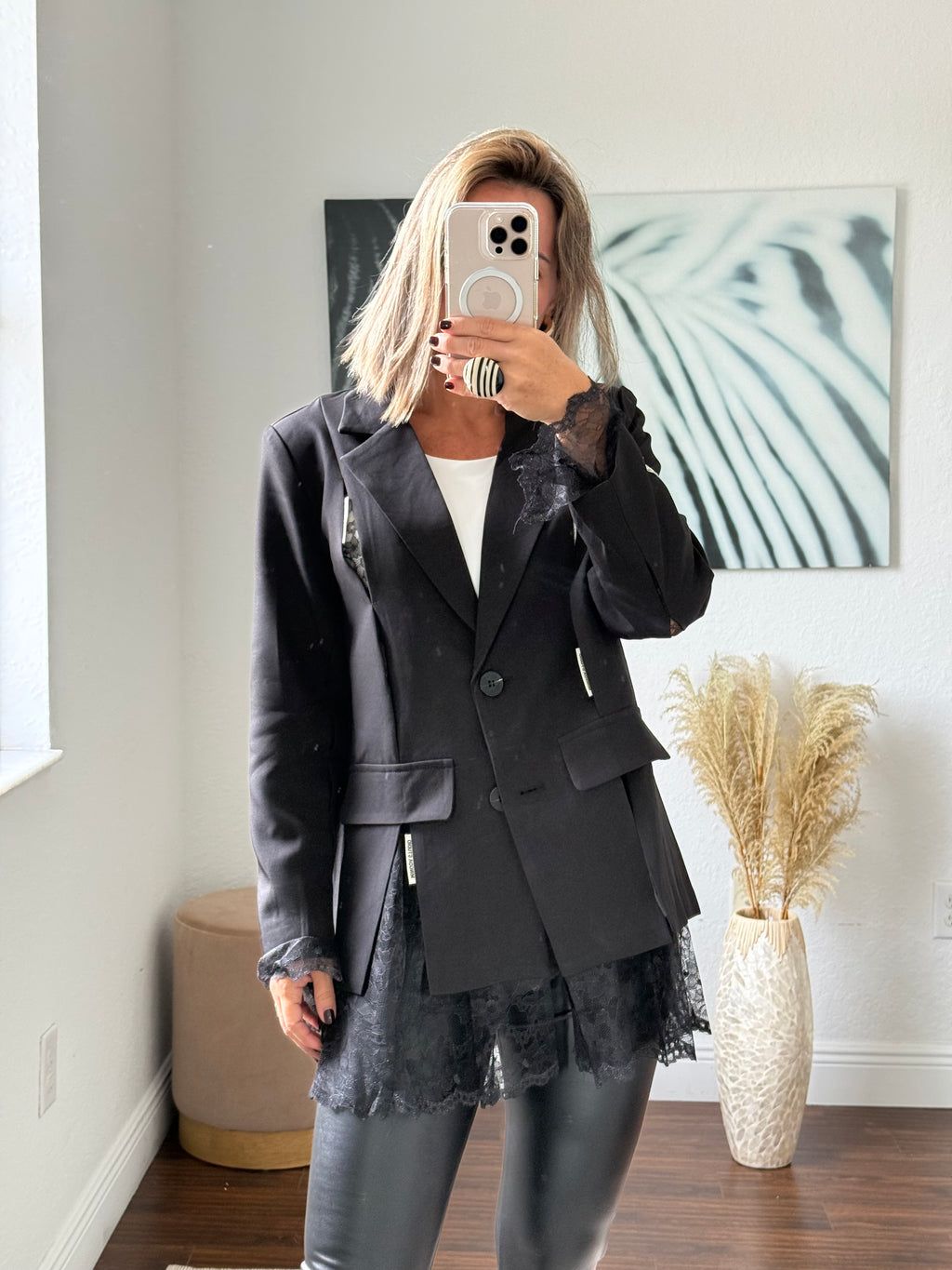 Oversized Blazer with Lace – Chic & Sophisticated