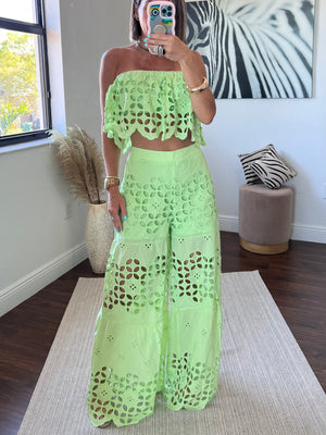 Lace rufle details tube top and tiered pants set