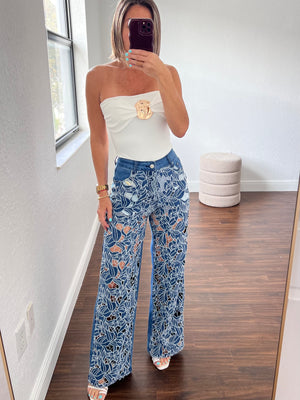 Flowers embroidered    jeans