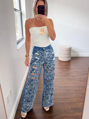 Flowers embroidered    jeans