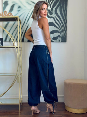 Dark Denim Wide-Leg with Chic Vibes