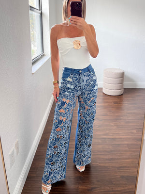 Flowers embroidered    jeans