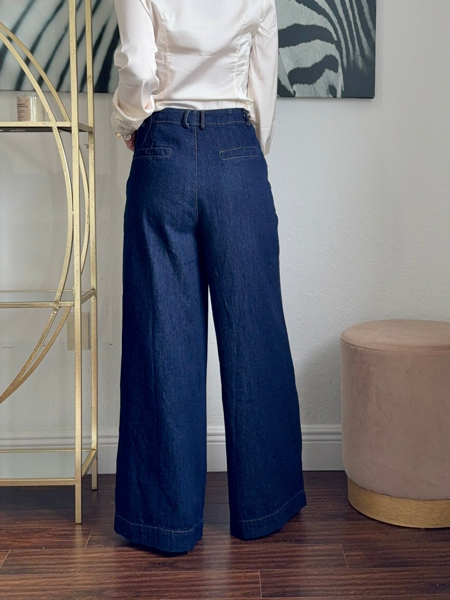 Chic Wide-Leg Classic BlueJean with Golden Details