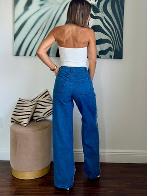 Flowers embroidered    jeans